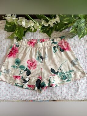 Victoria’s Secret Short Satin Floral Roses Butterflies Pajama Size M